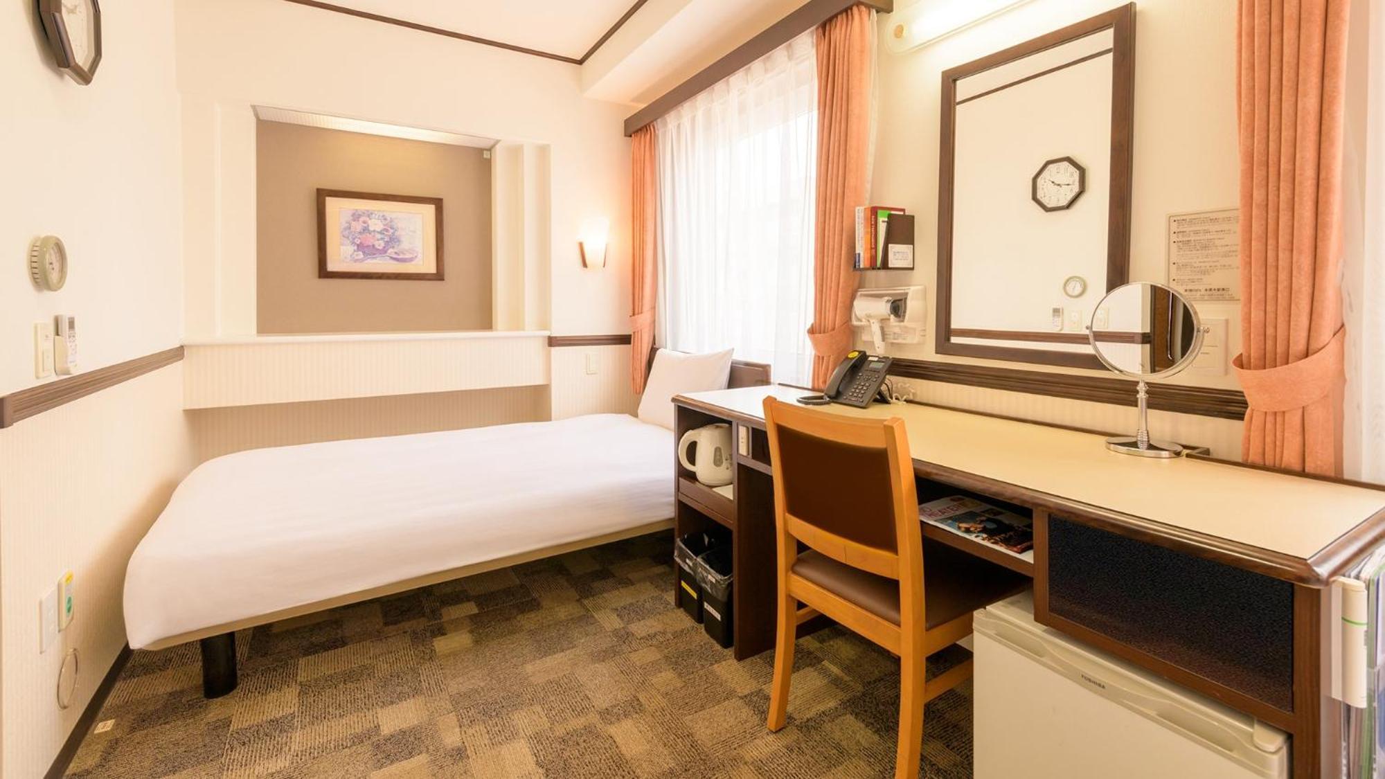 Toyoko Inn Fukushima Eki Nishi Guchi Room photo